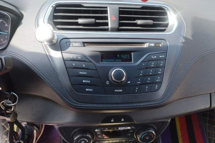 Used Ford Escort 2015 1.5L Automatic Fashion Model Audio And AC Panel