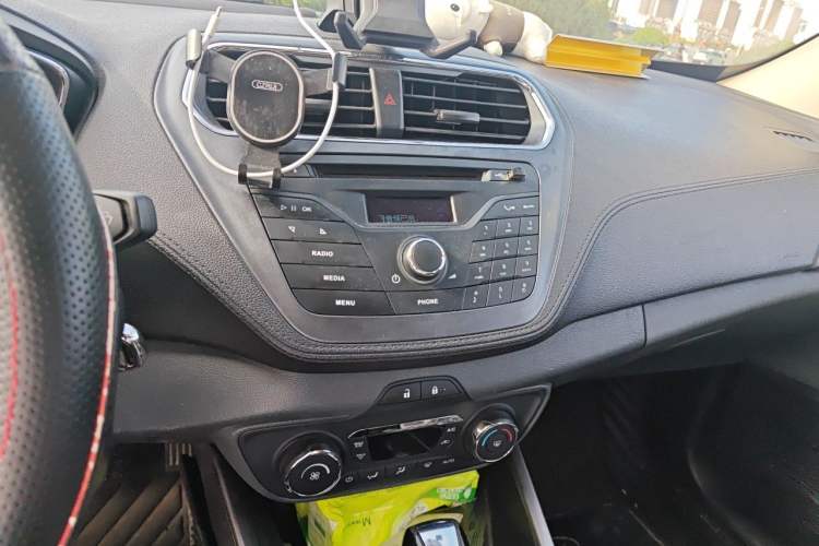 Used Ford Escort 2015 1.5L Automatic Fashion Model Audio And AC Panel