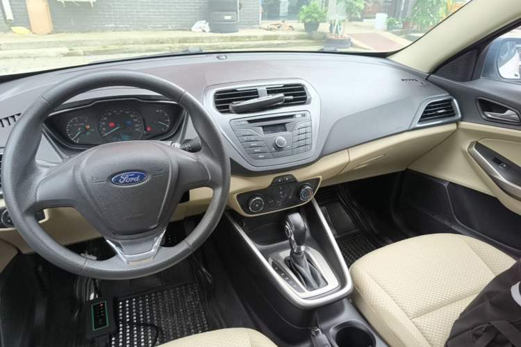 Used Ford Escort 2015 1.5L Automatic Comfort Edition Audio And AC Panel