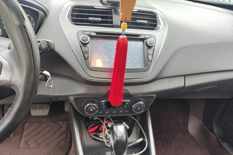 Used Ford Escort 2015 1.5L Automatic Fashion Model Audio And AC Panel