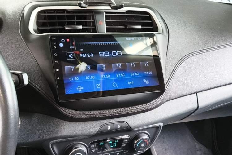 Used Ford Escort 2015 1.5L Automatic Fashion Model Audio And AC Panel
