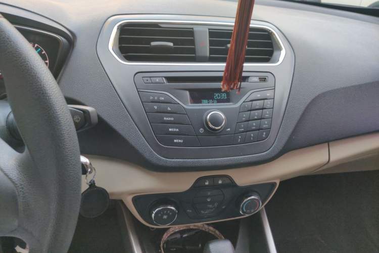 Used Ford Escort 2015 1.5L Automatic Comfort Edition Audio And AC Panel