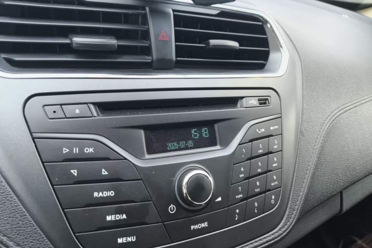 Used Ford Escort 2015 1.5L Automatic Fashion Model Audio And AC Panel