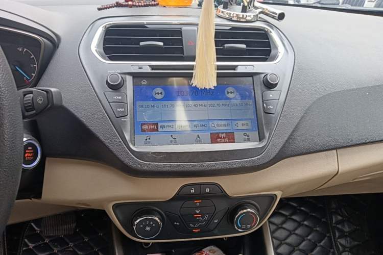 Used Ford Escort 2015 1.5L Automatic Comfort Edition Audio And AC Panel