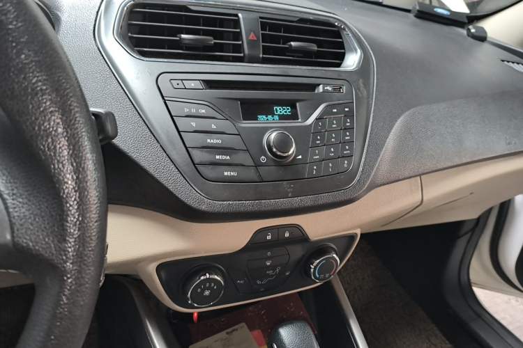 Used Ford Escort 2015 1.5L Automatic Comfort Edition Audio And AC Panel