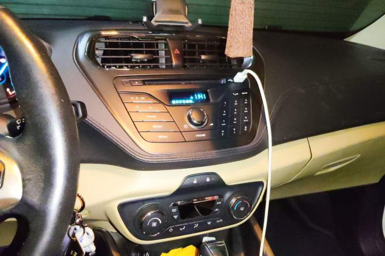 Used Ford Escort 2015 1.5L Automatic Fashion Model Audio And AC Panel