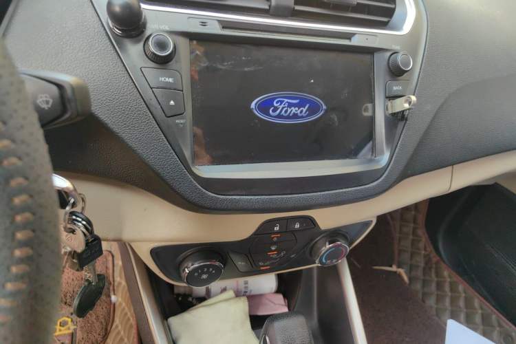 Used Ford Escort 2015 1.5L Automatic Comfort Edition Audio And AC Panel