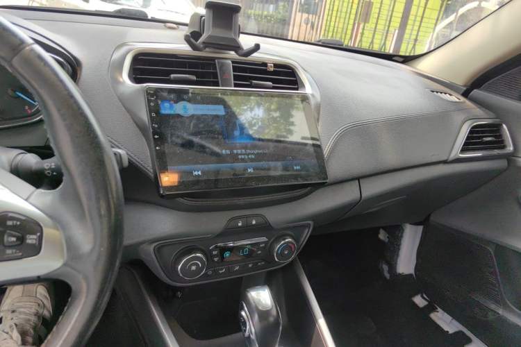 Used Ford Escort 2015 1.5L Automatic Fashion Model Audio And AC Panel