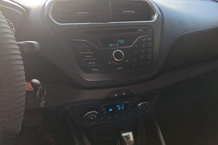 Used Ford Escort 2015 1.5L Automatic Fashion Model Audio And AC Panel