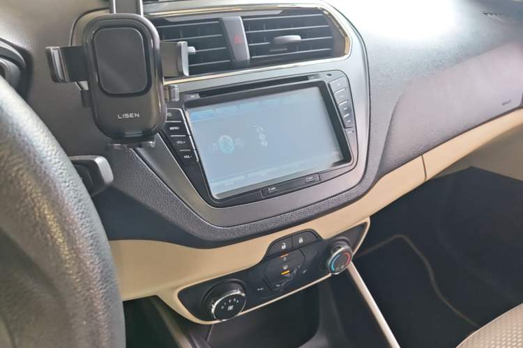 Used Ford Escort 2015 1.5L Manual Comfort Model Audio And AC Panel