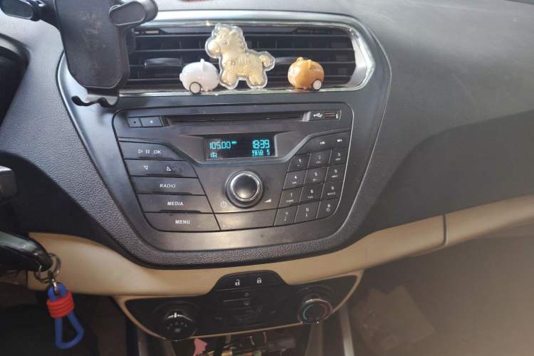 Used Ford Escort 2015 1.5L Automatic Comfort Edition Audio And AC Panel