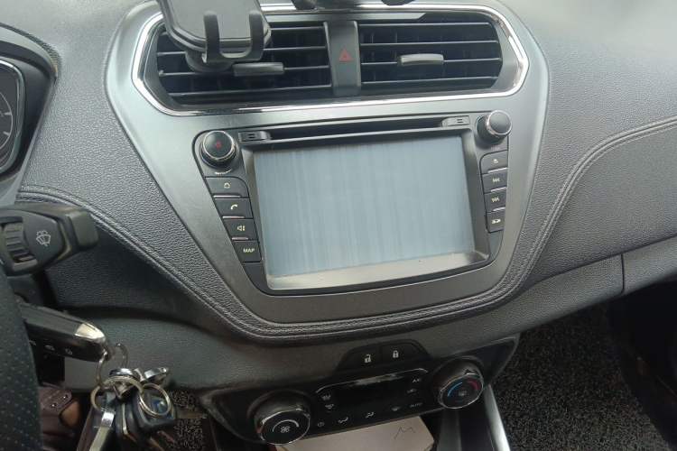 Used Ford Escort 2015 1.5L Manual Fashion Edition Audio And AC Panel