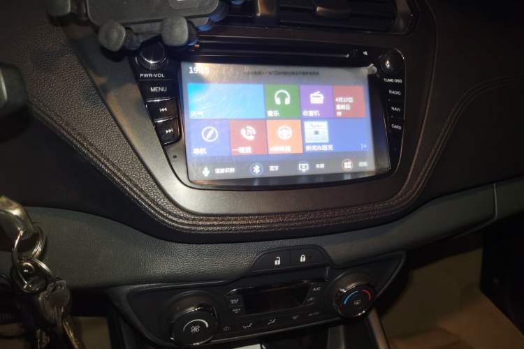Used Ford Escort 2015 1.5L Automatic Comfort Edition Audio And AC Panel
