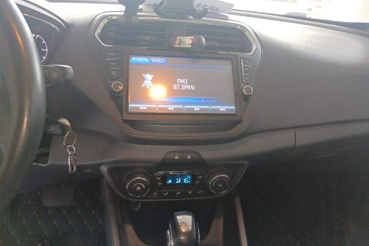 Used Ford Escort 2015 1.5L Automatic Fashion Model Audio And AC Panel