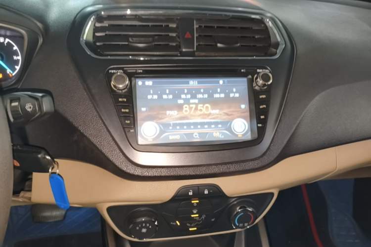 Used Ford Escort 2015 1.5L Automatic Comfort Edition Audio And AC Panel