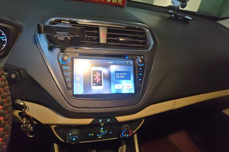 Used Ford Escort 2015 1.5L Automatic Comfort Edition Audio And AC Panel