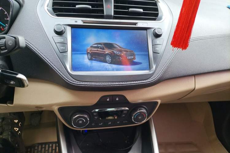 Used Ford Escort 2015 1.5L Manual Fashion Edition Audio And AC Panel