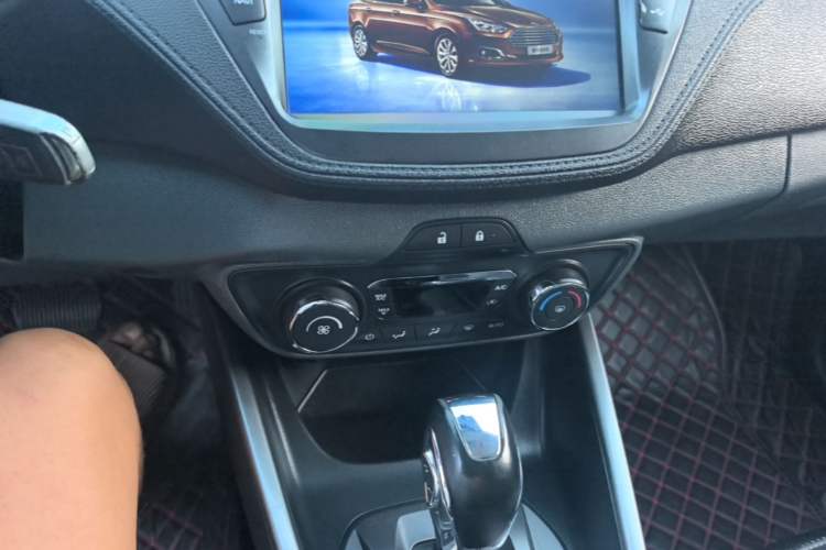Used Ford Escort 2015 1.5L Automatic Fashion Model Audio And AC Panel