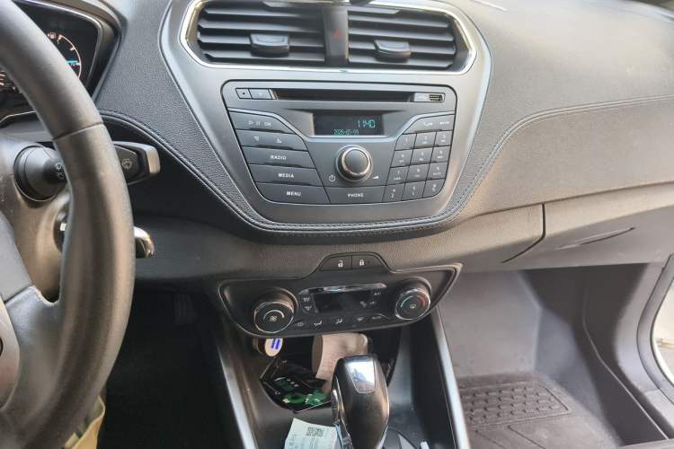 Used Ford Escort 2015 1.5L Automatic Fashion Model Audio And AC Panel