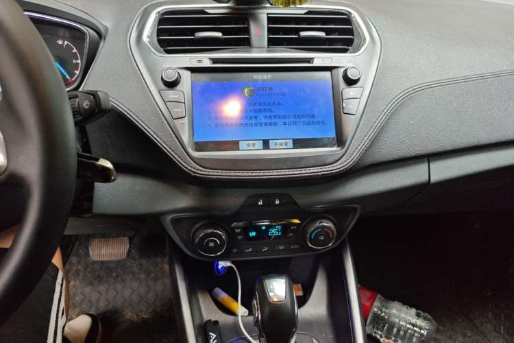 Used Ford Escort 2015 1.5L Automatic Fashion Model Audio And AC Panel
