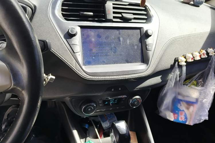 Used Ford Escort 2015 1.5L Automatic Comfort Edition Audio And AC Panel