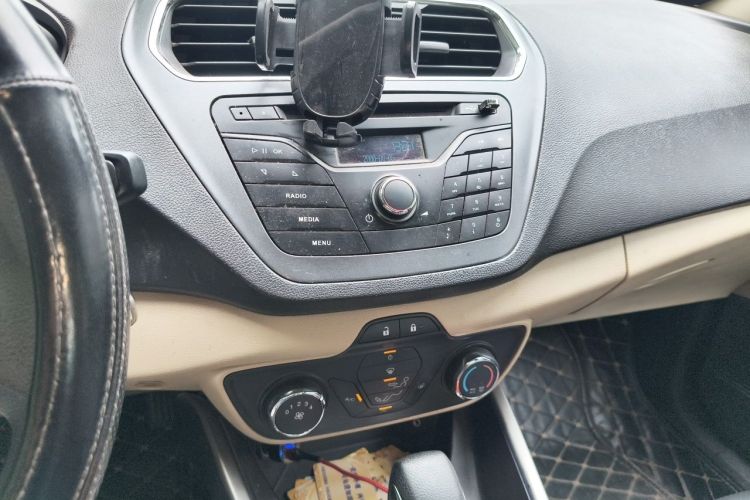 Used Ford Escort 2015 1.5L Automatic Comfort Edition Audio And AC Panel