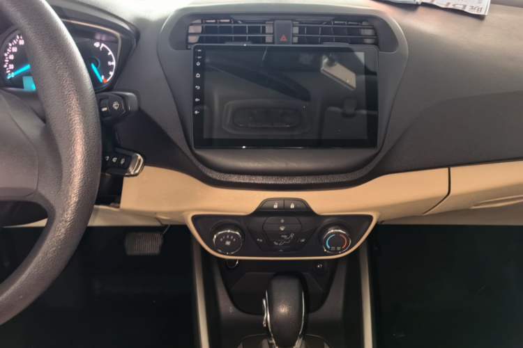 Used Ford Escort 2015 1.5L Automatic Comfort Edition Audio And AC Panel