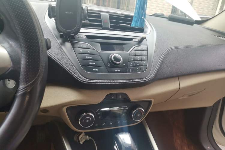 Used Ford Escort 2015 1.5L Automatic Comfort Edition Audio And AC Panel