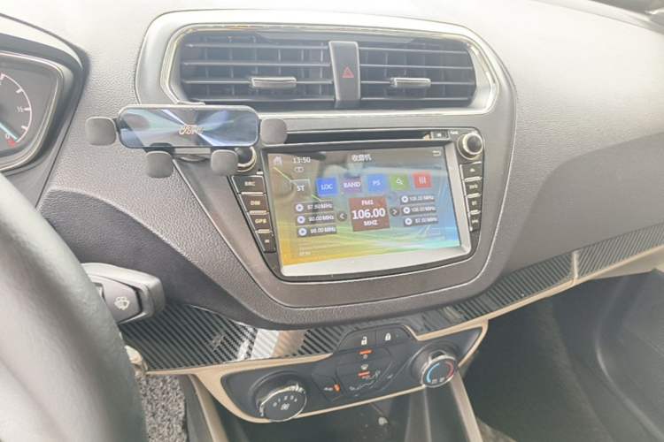 Used Ford Escort 2015 1.5L Automatic Comfort Edition Audio And AC Panel