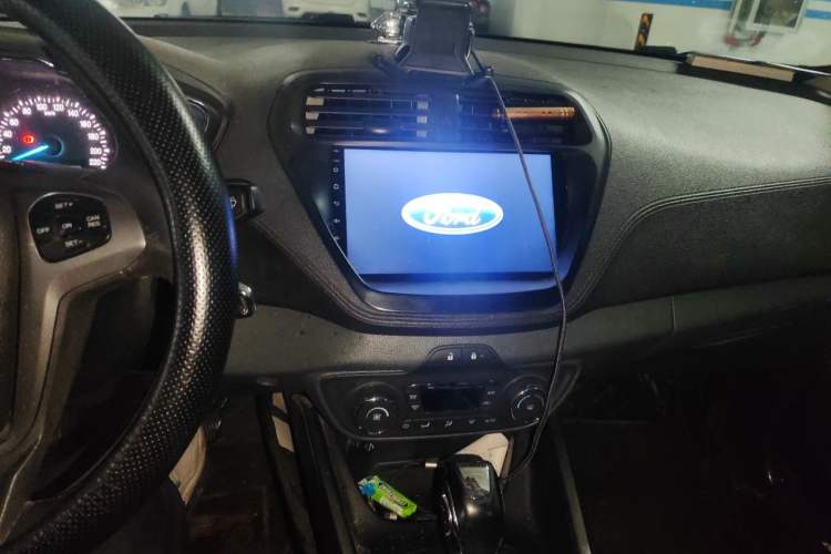 Used Ford Escort 2015 1.5L Automatic Fashion Model Audio And AC Panel