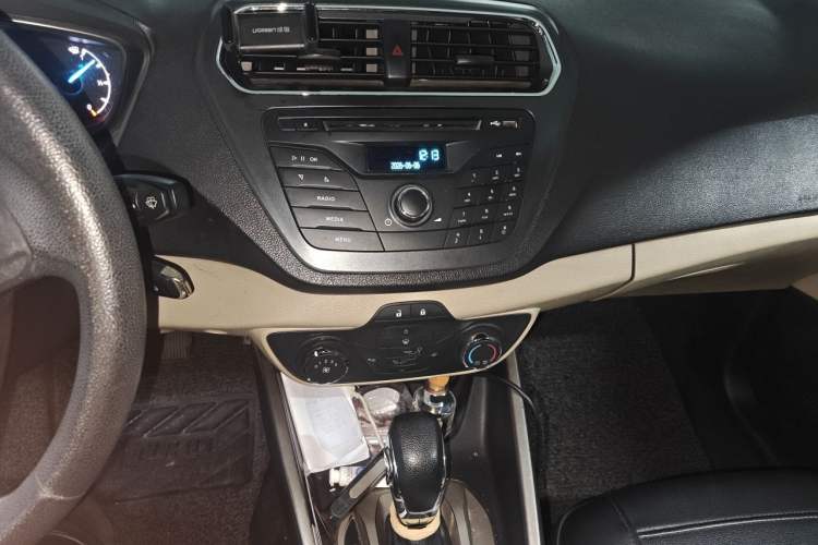 Used Ford Escort 2015 1.5L Automatic Comfort Edition Audio And AC Panel