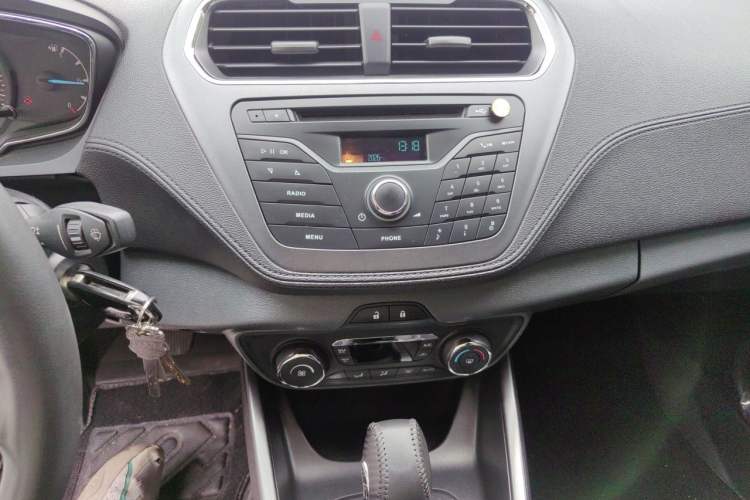 Used Ford Escort 2015 1.5L Automatic Fashion Model Audio And AC Panel