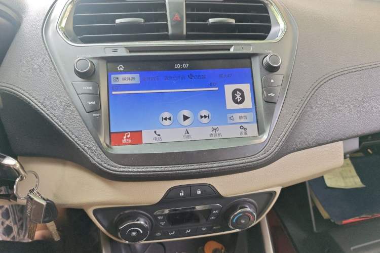 Used Ford Escort 2015 1.5L Automatic Fashion Model Audio And AC Panel