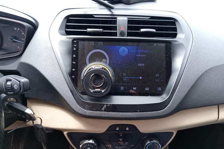 Used Ford Escort 2015 1.5L Automatic Comfort Edition Audio And AC Panel