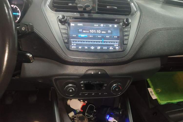 Used Ford Escort 2015 1.5L Manual Fashion Edition Audio And AC Panel