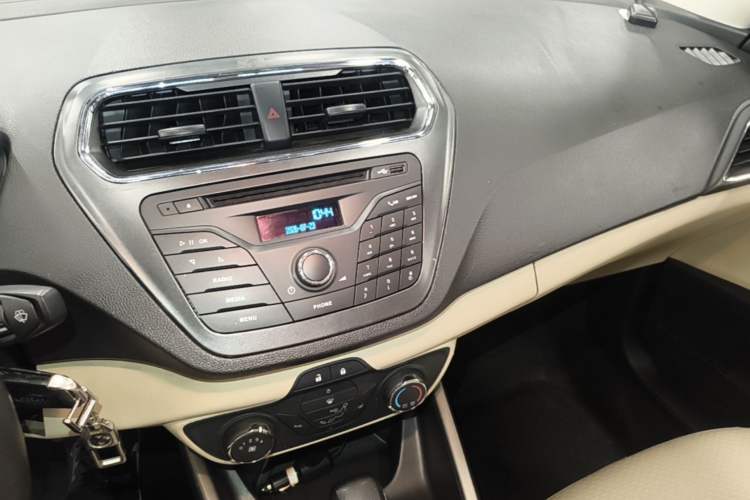 Used Ford Escort 2015 1.5L Automatic Comfort Edition Audio And AC Panel