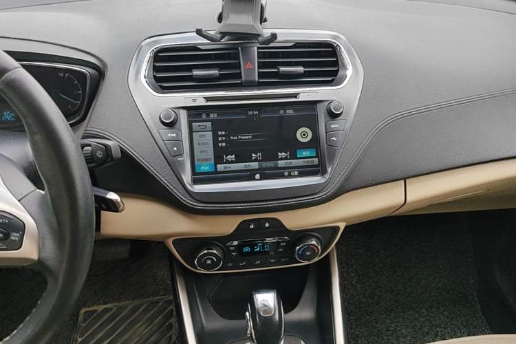 Used Ford Escort 2015 1.5L Automatic Fashion Model Audio And AC Panel