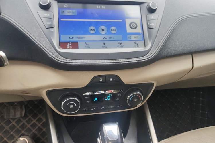 Used Ford Escort 2015 1.5L Automatic Fashion Model Audio And AC Panel