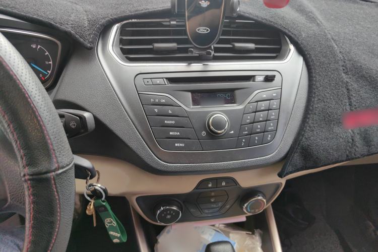 Used Ford Escort 2015 1.5L Automatic Comfort Edition Audio And AC Panel