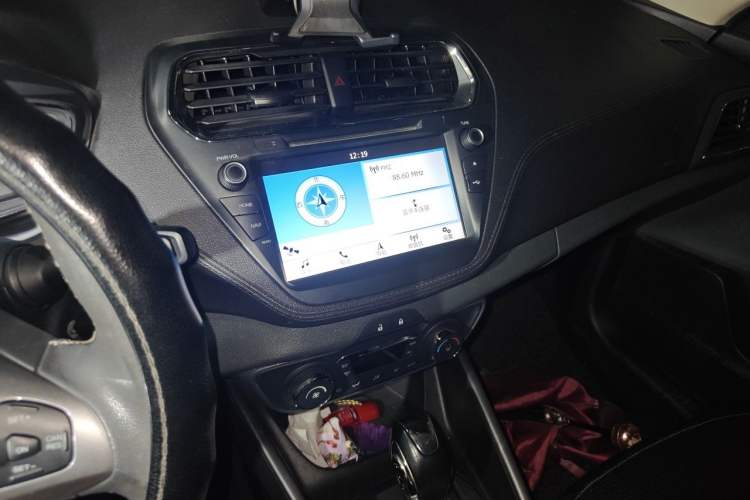 Used Ford Escort 2015 1.5L Automatic Fashion Model Audio And AC Panel