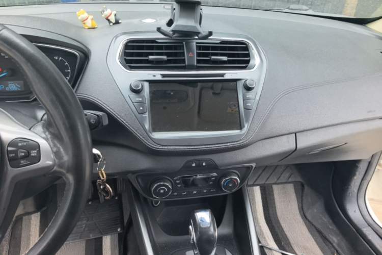 Used Ford Escort 2015 1.5L Automatic Fashion Model Audio And AC Panel