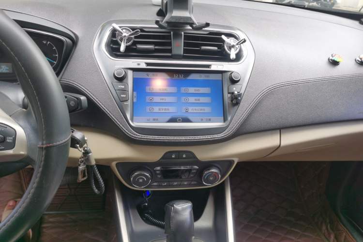 Used Ford Escort 2015 1.5L Automatic Fashion Model Audio And AC Panel