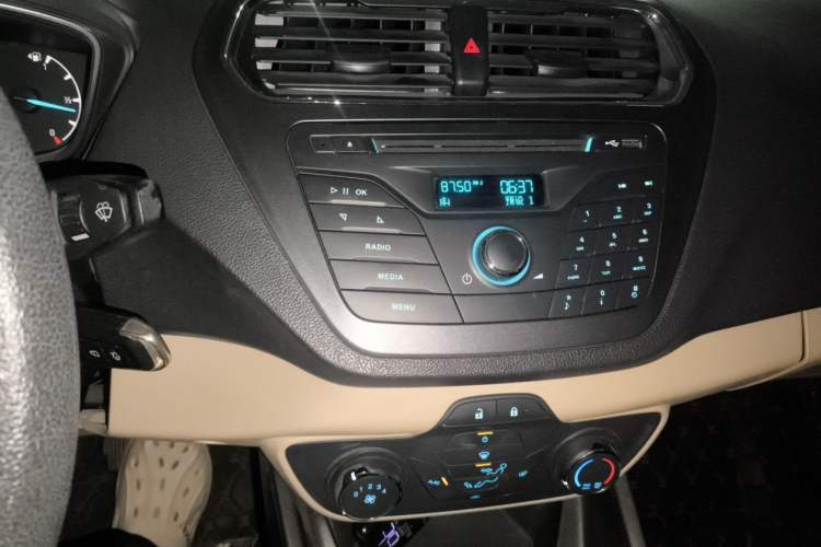Used Ford Escort 2015 1.5L Automatic Comfort Edition Audio And AC Panel