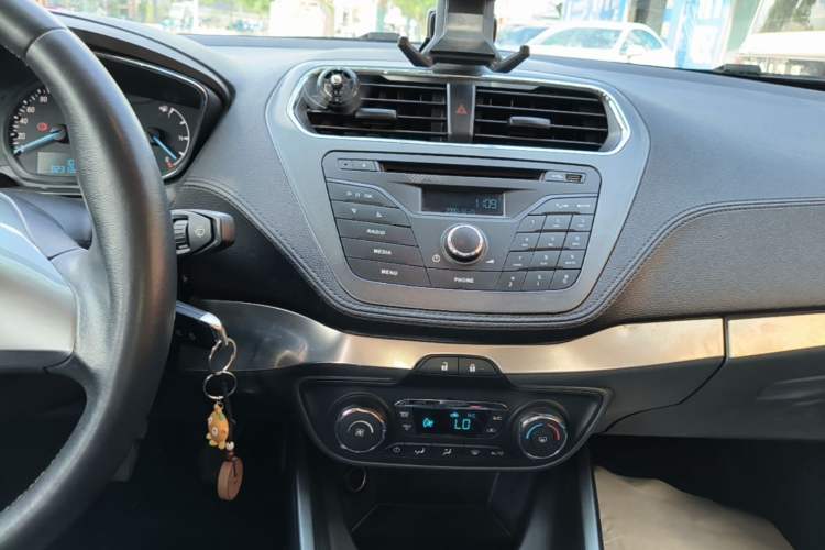 Used Ford Escort 2015 1.5L Manual Fashion Edition Audio And AC Panel