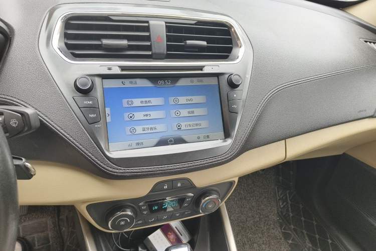 Used Ford Escort 2015 1.5L Automatic Fashion Model Audio And AC Panel