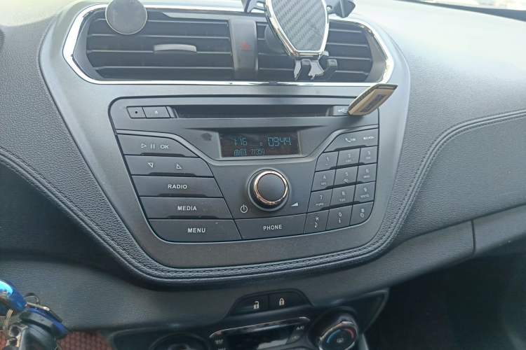 Used Ford Escort 2015 1.5L Manual Fashion Edition Audio And AC Panel