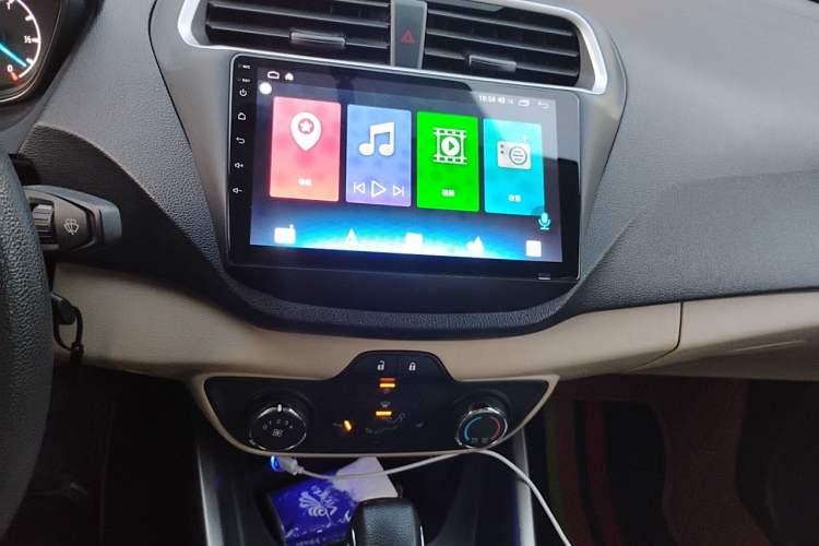 Used Ford Escort 2015 1.5L Automatic Comfort Edition Audio And AC Panel