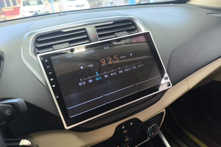 Used Ford Escort 2015 1.5L Automatic Comfort Edition Audio And AC Panel