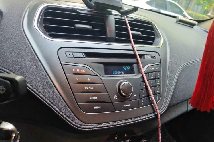 Used Ford Escort 2015 1.5L Automatic Fashion Model Audio And AC Panel