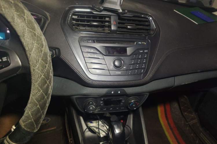 Used Ford Escort 2015 1.5L Automatic Fashion Model Audio And AC Panel